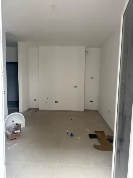 Tirane, shitet apartament 1+1+Ballkon Kati 3, 53 m² 67.000 € (Univers City)