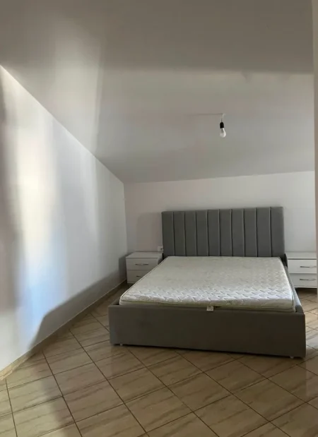 Tirane, jepet me qera apartament 2+1 Kati 3, 350 € 