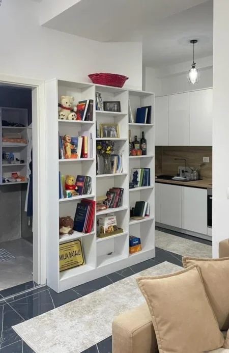 Tirane, jepet me qera apartament 1+1+Ballkon Kati 1, 52 m² 400 € (Kompleksi Mangalem, Ali Demi)