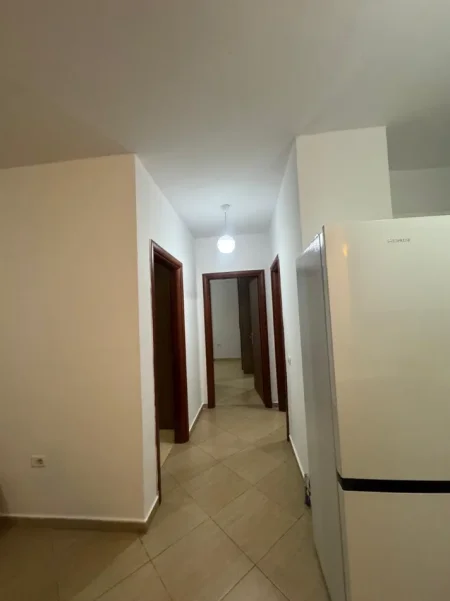 Tirane, jepet me qera apartament 2+1+Ballkon Kati 2, 85 m² 450 €