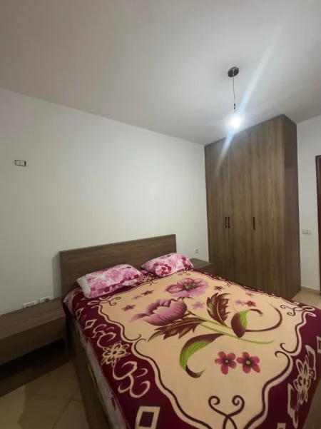 Tirane, jepet me qera apartament 2+1+Ballkon Kati 2, 85 m² 450 €