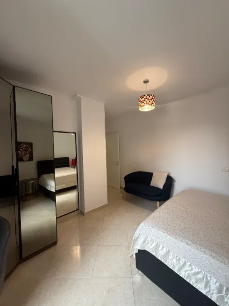 Tirane, jepet me qera apartament 3+1 , 135 m² 1.500 € (SELVIA PRANE QENDRES)