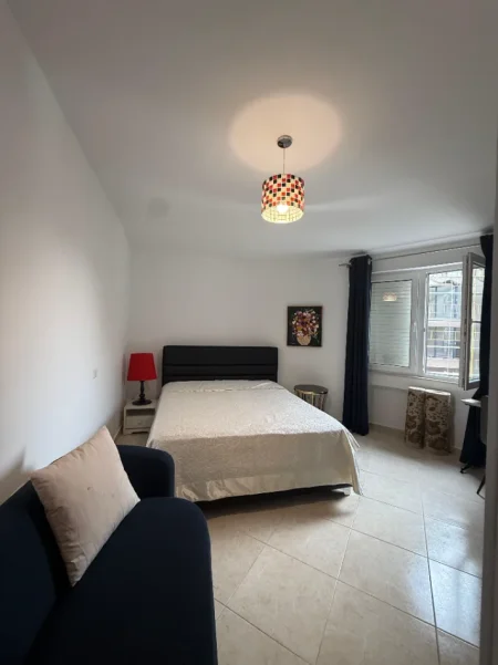 Tirane, jepet me qera apartament 3+1 , 135 m² 1.500 € (SELVIA PRANE QENDRES)