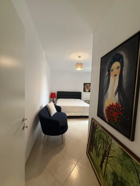 Tirane, jepet me qera apartament 3+1 , 135 m² 1.500 € (SELVIA PRANE QENDRES)