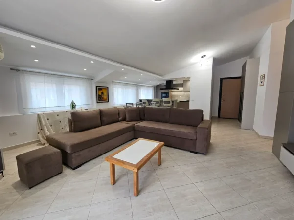 Tirane, jepet me qera apartament 2+1 Kati 7, 100 m² 700 € (Fresku)