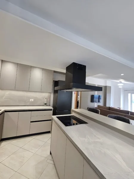 Tirane, jepet me qera apartament 2+1 Kati 7, 100 m² 700 € (Fresku)