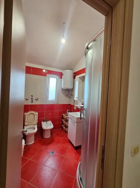 Tirane, jepet me qera apartament 2+1 Kati 7, 100 m² 700 € (Fresku)