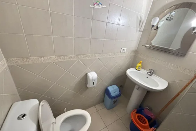 Tirane, jepet me qera apartament 1+1 Kati 2, 25 m² 440 € (Rruga Myslym Shyr)