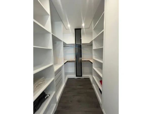 Tirane, jepet me qera apartament 2+1 Kati 1, 120 m² 2.000 € (KOMPLEKSI FOREST)