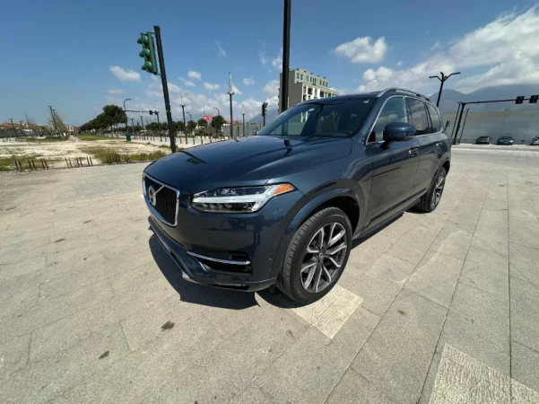 Tirane, shitet SUV Volvo xc90 Benzin, blu e errët automatik 104 km 23.500 €