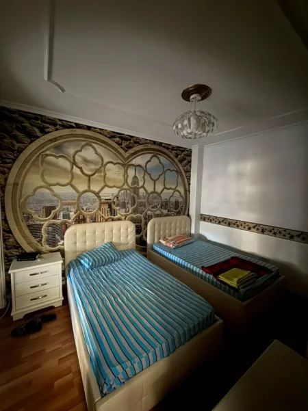 Tirane, jepet me qera apartament 2+1 , 1.000 € (Bllok)