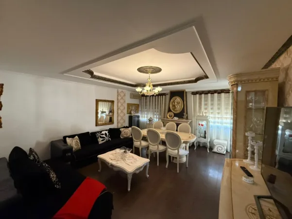 Tirane, jepet me qera apartament 2+1 , 1.000 € (Bllok)