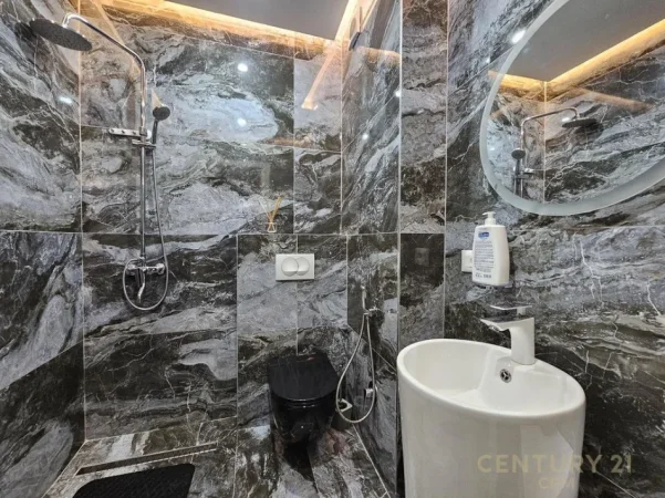 Tirane, shes apartament 3+1 Kati 2, 130 m² 390.000 € (Rruga Faik Konica)