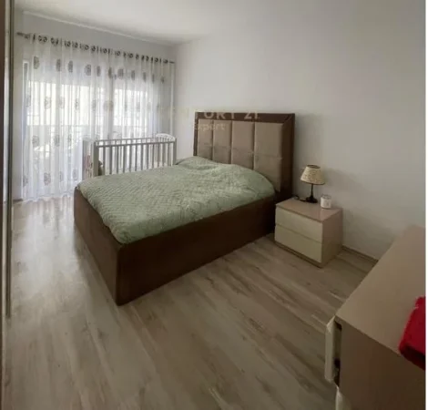 Tirane, jepet me qera apartament 1+1 Kati 3, 75 m² 600 € (Kopshti Botanik, Tirane)