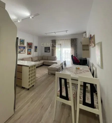 Tirane, jepet me qera apartament 1+1 Kati 3, 75 m² 600 € (Kopshti Botanik, Tirane)
