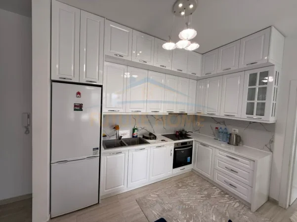 Tirane, jepet me qera apartament 2+1 Kati 6, 106 m² 750 € (Fusha e Aviacionit)