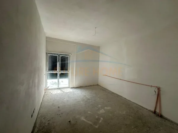 Tirane, shitet apartament 2+1+Ballkon Kati 1, 124 m² 211.100 € (Sauk)