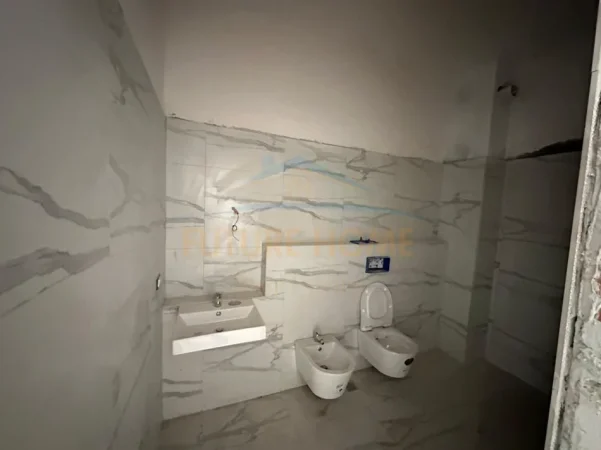 Tirane, shitet apartament 2+1+Ballkon Kati 1, 124 m² 211.100 € (Sauk)