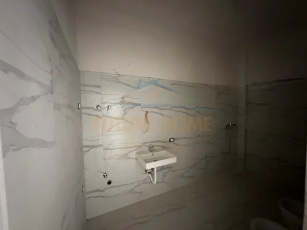 Tirane, shitet apartament 2+1+Ballkon Kati 1, 124 m² 211.100 € (Sauk)