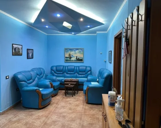 Tirane, shitet dyqan Kati 1, 96 m² 350.000 € (ish blloku)