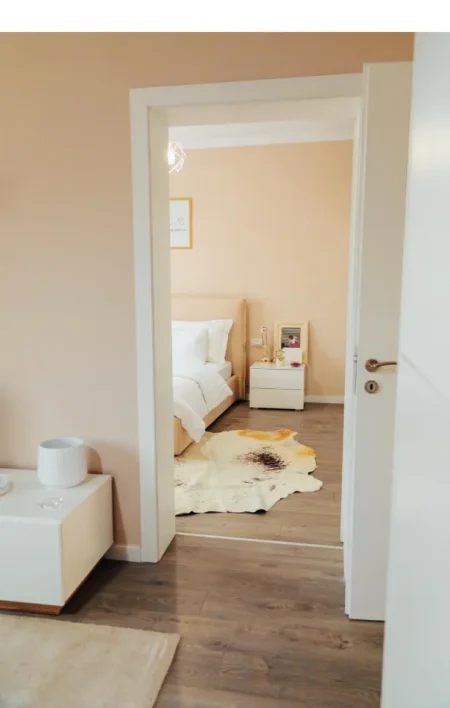 Tirane, jepet me qera apartament 1+1 Kati 5, 62 m² 700 € (Garda)