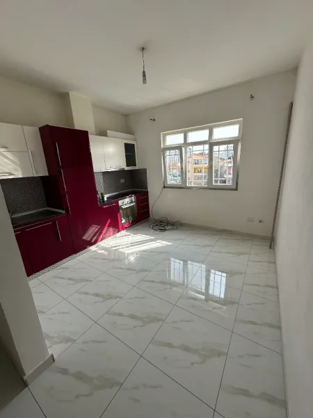 Tirane, jepet me qera apartament 1+1+Ballkon Kati 4, 65 m² 350 € (https://maps.app.goo.gl/Z4q2fhyjpb6jKwebA?g_st=ic)