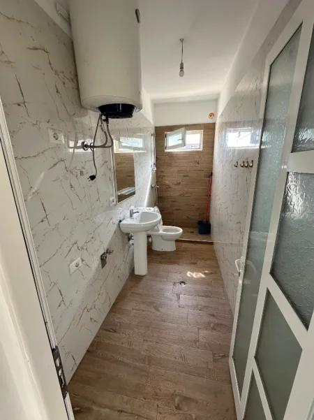 Tirane, jepet me qera apartament 1+1+Ballkon Kati 4, 65 m² 350 € (https://maps.app.goo.gl/Z4q2fhyjpb6jKwebA?g_st=ic)