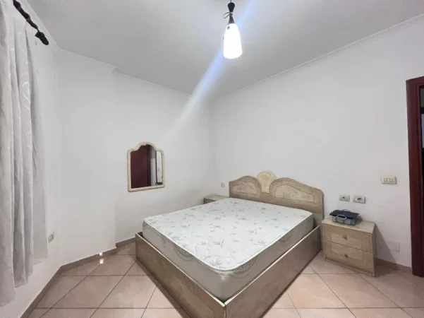 Tirane, jepet me qera apartament 1+1+Ballkon Kati 4, 65 m² 420 mije leke