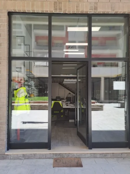 Tirane, shitet ambjent biznesi Kati 0, 63 m² 173.000 € (Rruga e Kavajes)