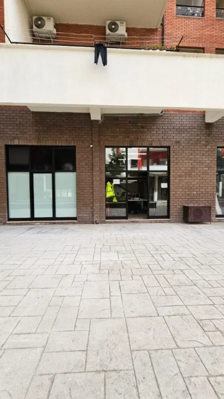 Tirane, shitet ambjent biznesi Kati 0, 63 m² 173.000 € (Rruga e Kavajes)