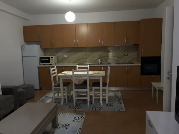 Tirane, jap me qera apartament 1+1+Ballkon Kati 3, 73 m² 380 € (Kompleksi Tom Doshi)