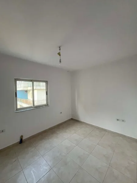 Tirane, jepet me qera apartament 2+1+Ballkon Kati 6, 96 m² 550 € (FUSHA E AVIACIONIT)
