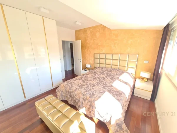 Shqiperi, shitet apartament 2+1 Kati 5, 110 m² 275.000 € (Rruga Kavajes)