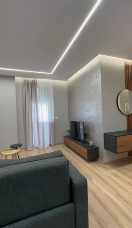 Tirane, jepet me qera apartament 1+1 Kati 2, 75 m² 700 € (Zogu i Zi ,Kompleksi Foleja e Gjelber)