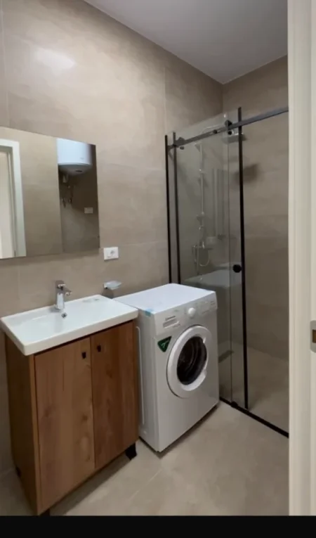 Tirane, jepet me qera apartament 1+1 Kati 2, 75 m² 700 € (Zogu i Zi ,Kompleksi Foleja e Gjelber)