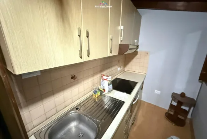 Tirane, jepet me qera apartament 1+1 Kati 3, 54 m² 520 € (rruga e barrikadave)