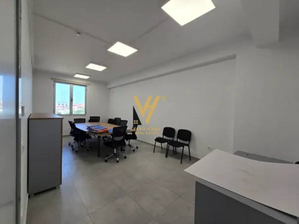 Tirane, jepet me qera ambjent biznesi Kati 0, 1.340 m² 15.000 € (RRUGA E KAVAJES)