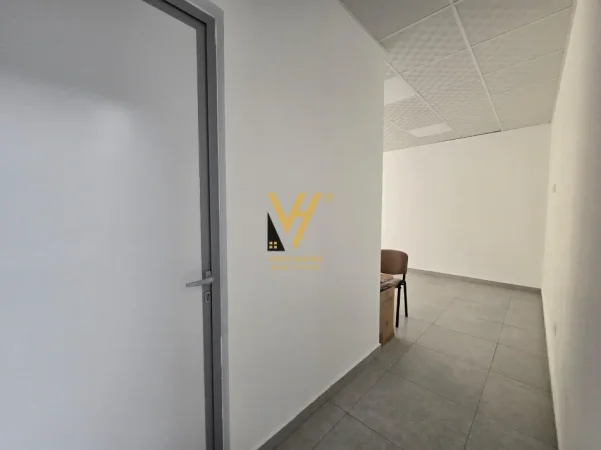 Tirane, jepet me qera ambjent biznesi Kati 0, 1.340 m² 15.000 € (RRUGA E KAVAJES)