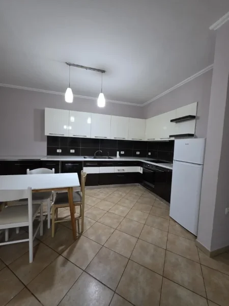 Tirane, jepet me qera apartament 2+1 Kati 6, 550 € (ASTIR BAR OSLO)