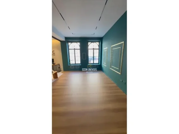 Tirane, jepet me qera ambjent biznesi Kati 0, 112 m² 2.750 € (Bllok)