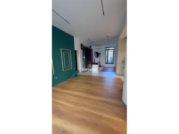 Tirane, jepet me qera ambjent biznesi Kati 0, 112 m² 2.750 € (Bllok)