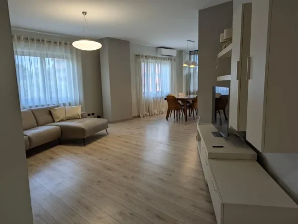 Tirane, jepet me qera apartament 3+1 Kati 5, 170 m² 2.500 € (LIQENI ARTIFICIAL TIRANE)