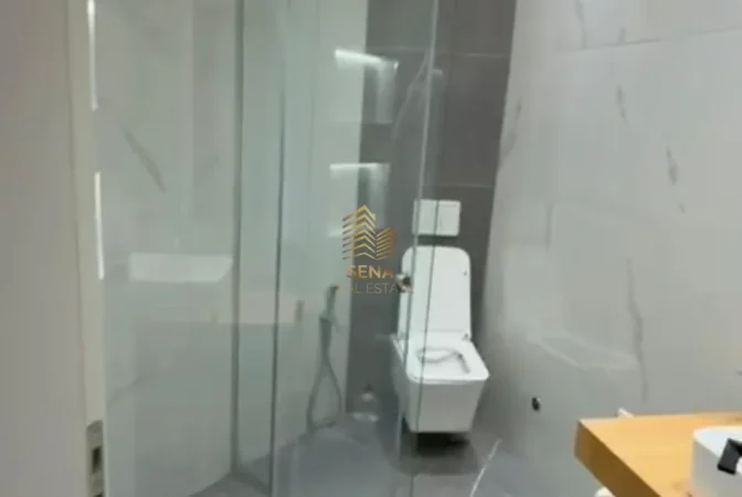 Tirane, jepet me qera apartament 1+1+Ballkon Kati 9, 75 m² 650 € (Astiri, prane Hotel Grand)