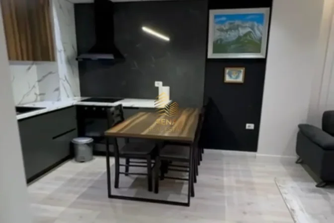 Tirane, jepet me qera apartament 1+1+Ballkon Kati 9, 75 m² 650 € (Astiri, prane Hotel Grand)