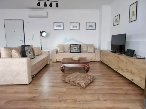 Tirane, jepet me qera apartament 1+1 Kati 6, 81 m² 850 € (Qender)