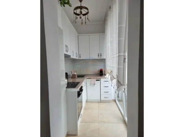 Tirane, jepet me qera apartament 1+1 Kati 6, 81 m² 850 € (Qender)
