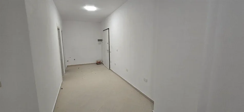 Tirane, shitet apartament 1+1+Ballkon Kati 3, 75 m² 75.800 € (FRESKU)