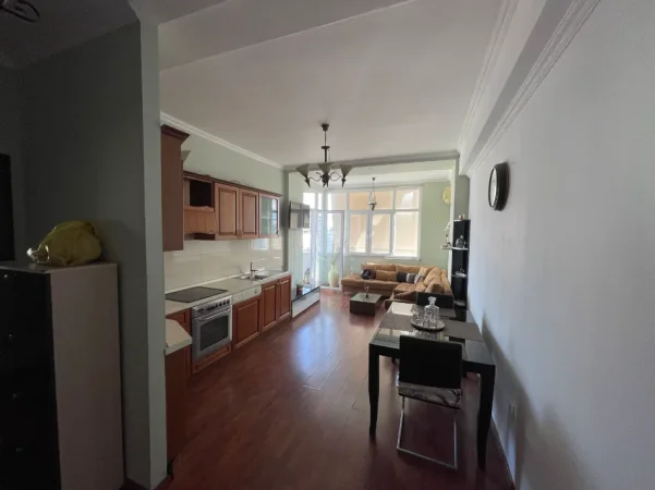 Tirane, jepet me qera apartament 2+1 Kati 8, 850 € 