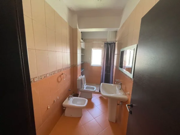 Tirane, jepet me qera apartament 2+1 Kati 8, 850 € 