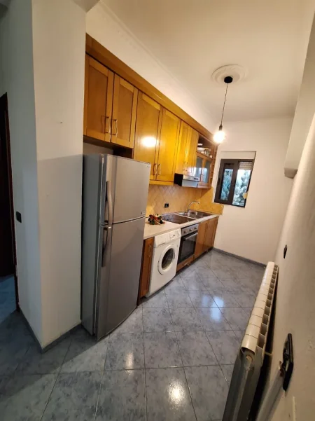 Tirane, jepet me qera apartament 2+1 Kati 2, 90 m² 450 € (Bulevardi i Ri ,rruga Jordan Misja)